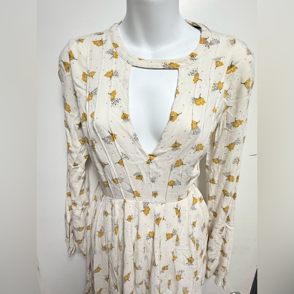 Free People 8 Teagan Floral Mini Dress Cut Out Yellow Floral Bell Sleeve Boho - Picture 3 of 11